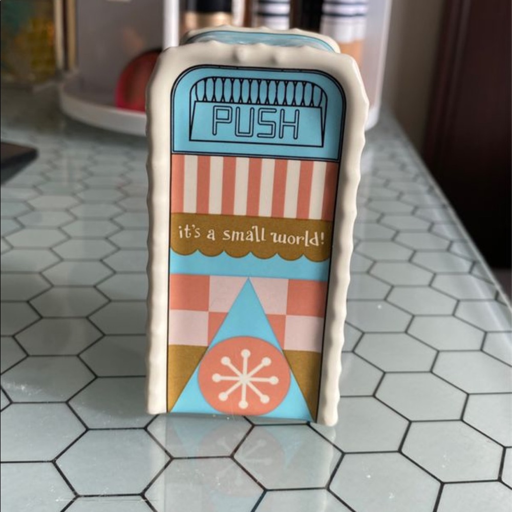 Disneyland Salt/Pepper Shaker